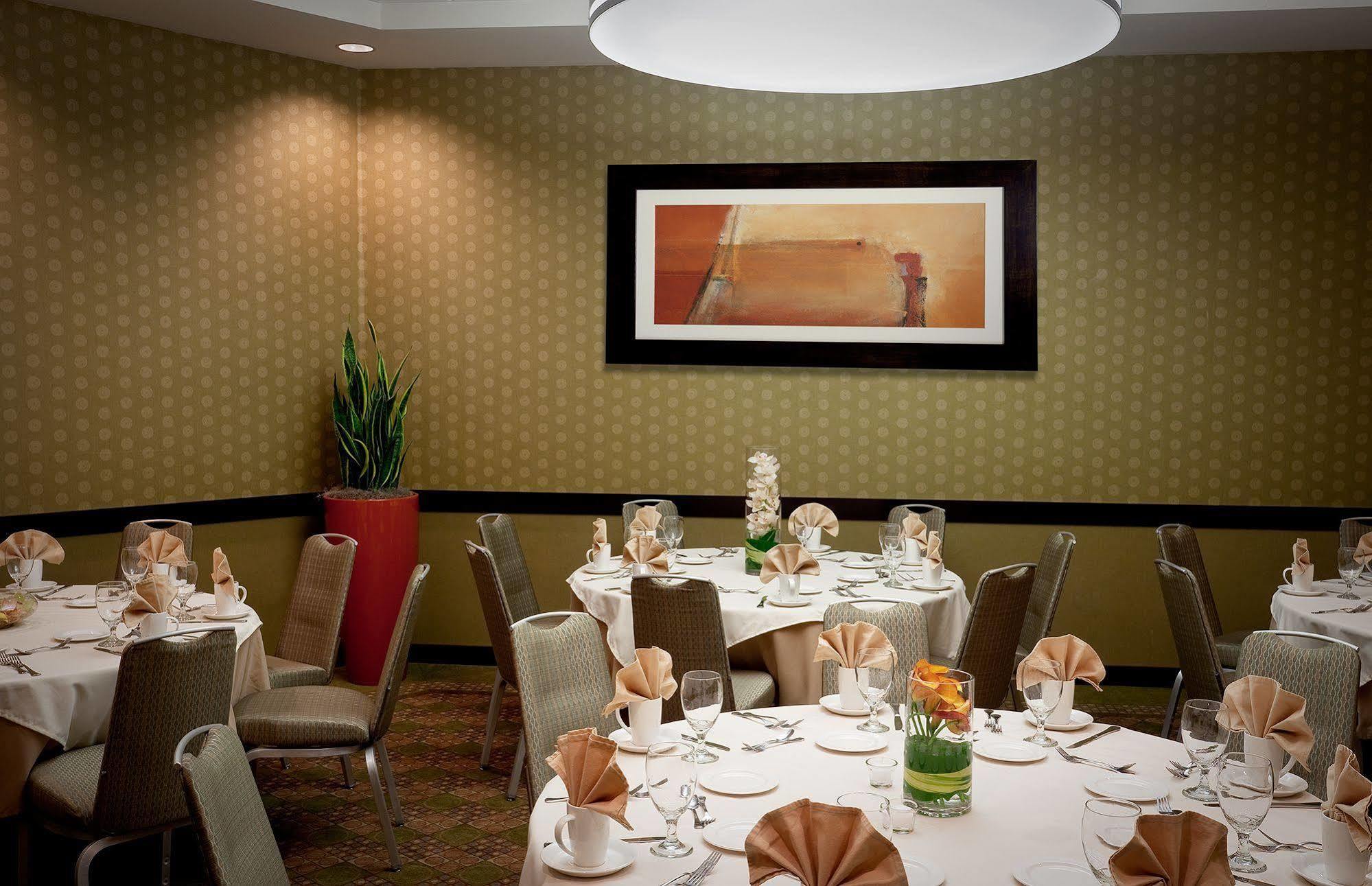 Hilton Garden Inn Seattle/Ботъл Ресторант снимка